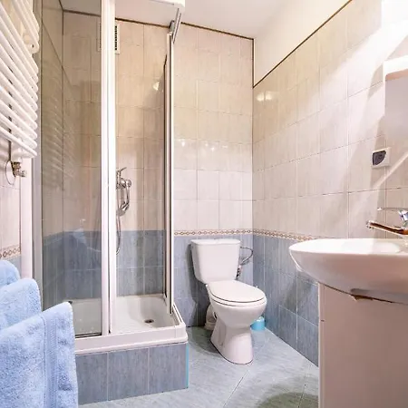 Alexander Bed and breakfast 3*