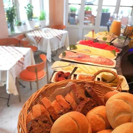 Alexander Bed and breakfast 3*