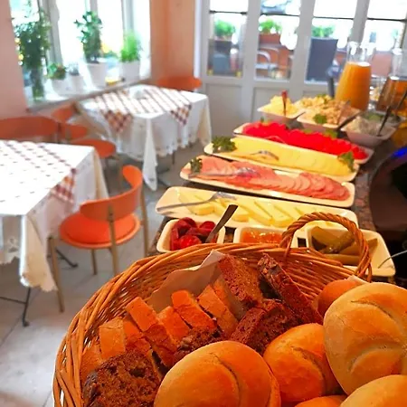 Alexander Bed and breakfast 3*