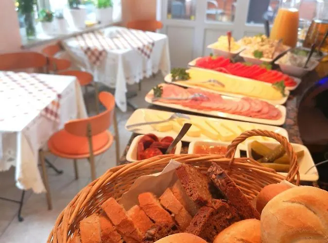 Alexander Bed & Breakfast 3*